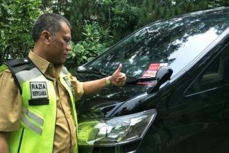 Samsat Jakarta Barat buru 16 mobil mewah penunggak pajak