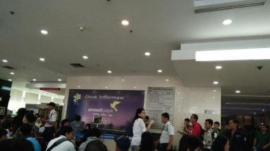 Membludak, Nomor Antrean di Gedung Kantor Pajak Madya Jakarta, Sempat Distop Satu Jam