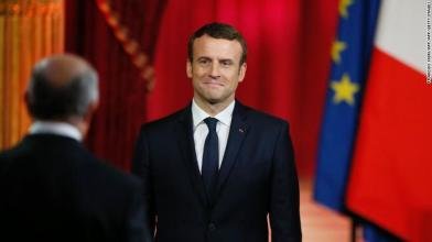 Presiden Prancis Naikkan Gaji dan Pangkas Pajak