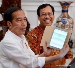 Aksi pamer Presiden Jokowi yang telah melaporkan SPT Pajak secara online