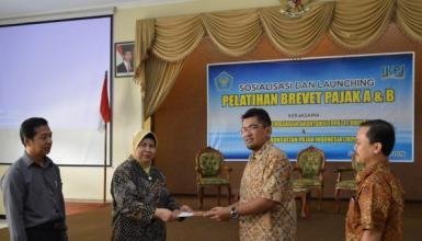 FE Unisri Gelar Pelatihan Brevet Pajak