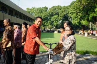 Warga yang Tercepat Bayar Pajak di Magelang Dapat Hadiah Sepeda