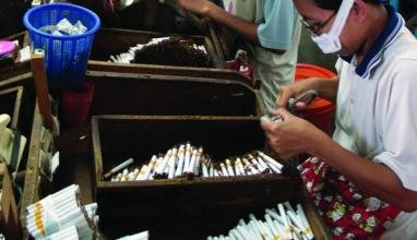 Bea Cukai: Harga Rokok di Indonesia Paling Mahal