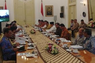 Jokowi Minta Pajak Ekspor di Pusat dan Daerah Dihilangkan