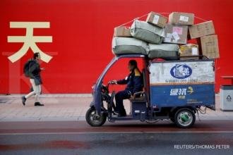 Ekonomi melambat, China disarankan pangkas pajak penghasilan